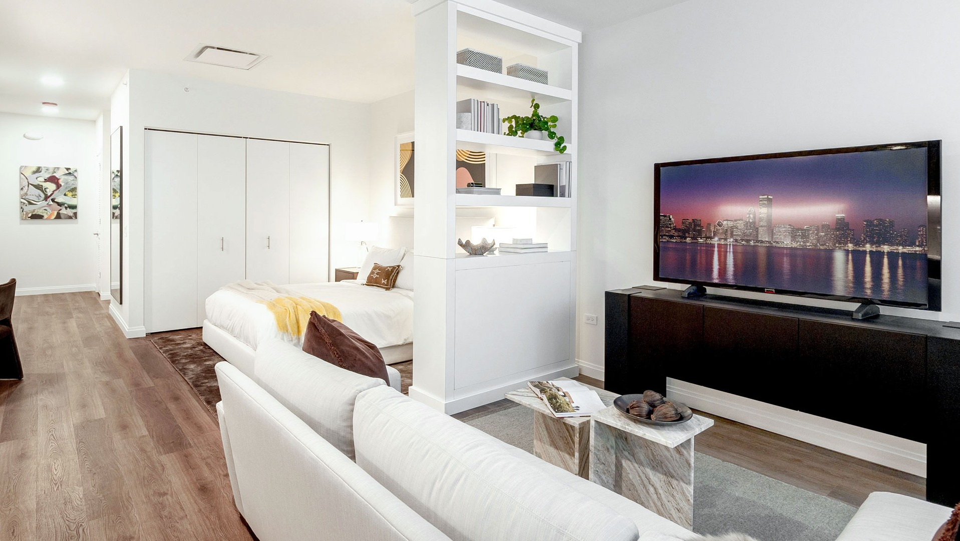 1000M Apartments