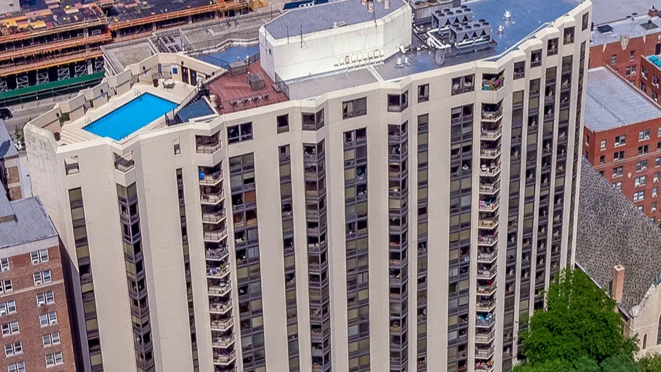Aerial view of 1120 N LaSalle apartments in Chicago, showcasing the high-rise exterior, private balconies, and a rooftop pool