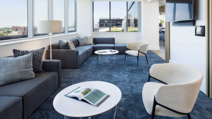 Resident lounge with sectional sofas, modern club seating, and bright windows for gatherings at 1225 Old Town Apartments in Chicago