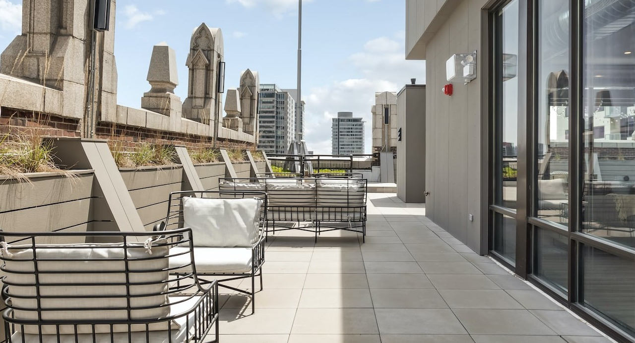 Rooftop seating area at 330 S Wells Apartments in Chicago with modern chairs, skyline views, and outdoor relaxation space