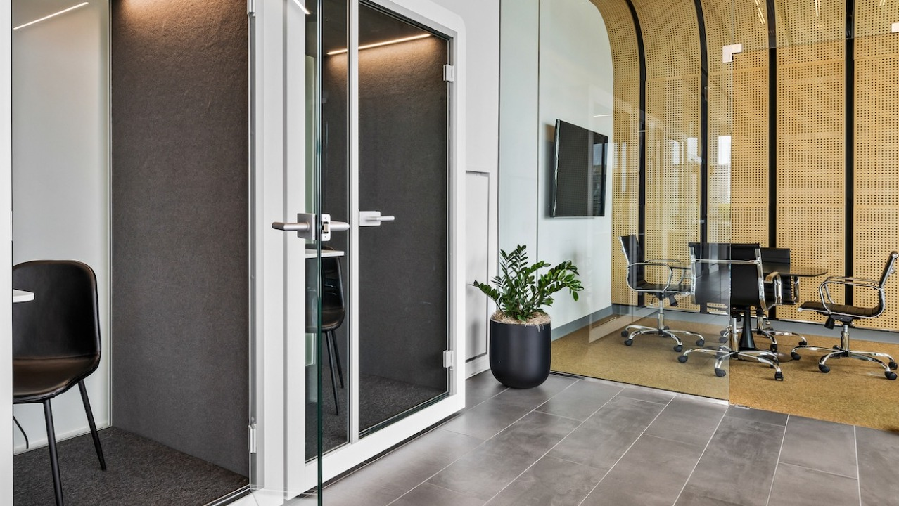 Private work pods and glass-walled meeting rooms at 3Eleven Luxury Apartments in Chicago for remote work convenience