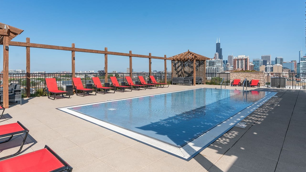 arrive-south-loop-rooftop-pool-sunny