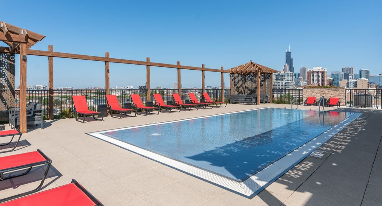 arrive-south-loop-rooftop-pool-sunny