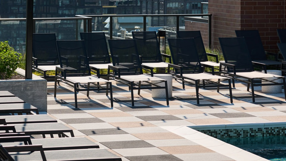 Arthur on Aberdeen rooftop pool area with lounge chairs and stunning city views of Chicago, perfect for relaxation