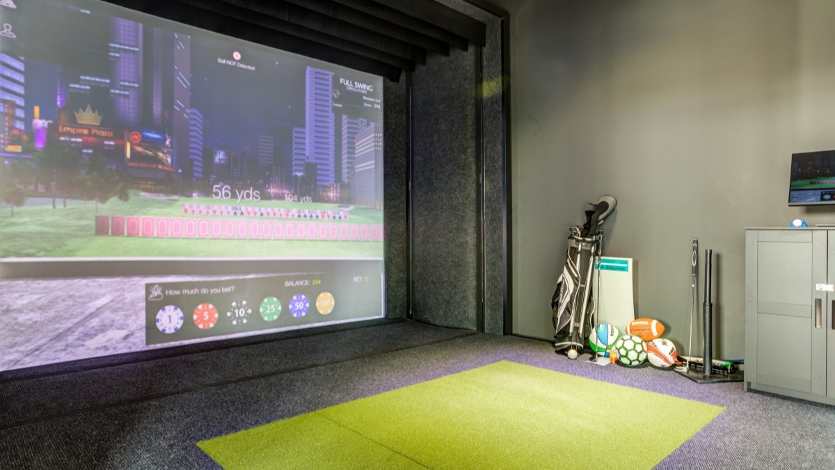 Indoor golf simulator at Aspire Residences in Chicago, perfect for practicing your swing year-round
