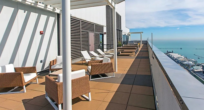 Expansive rooftop terrace at Axis Apartments & Lofts in Chicago, featuring comfortable seating and stunning lake views