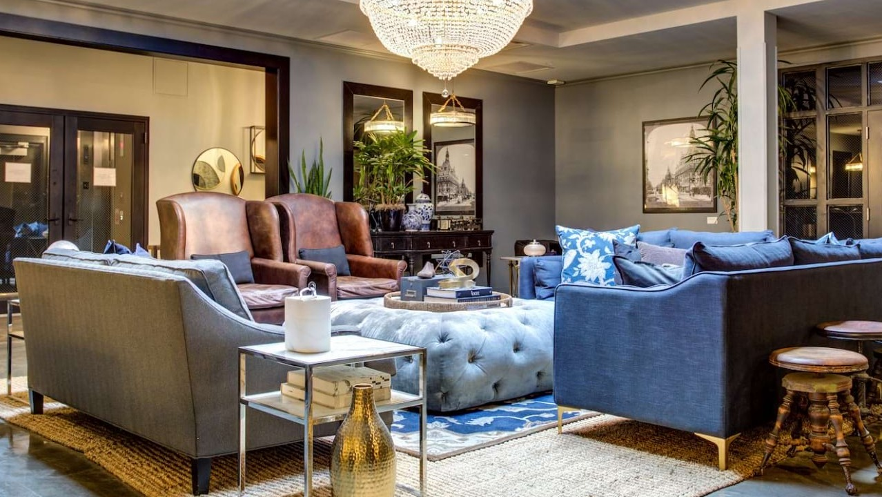 Grand and stylish resident lounge at The Bush Temple in Chicago, featuring plush sofas, a large chandelier, and a cozy atmosphere