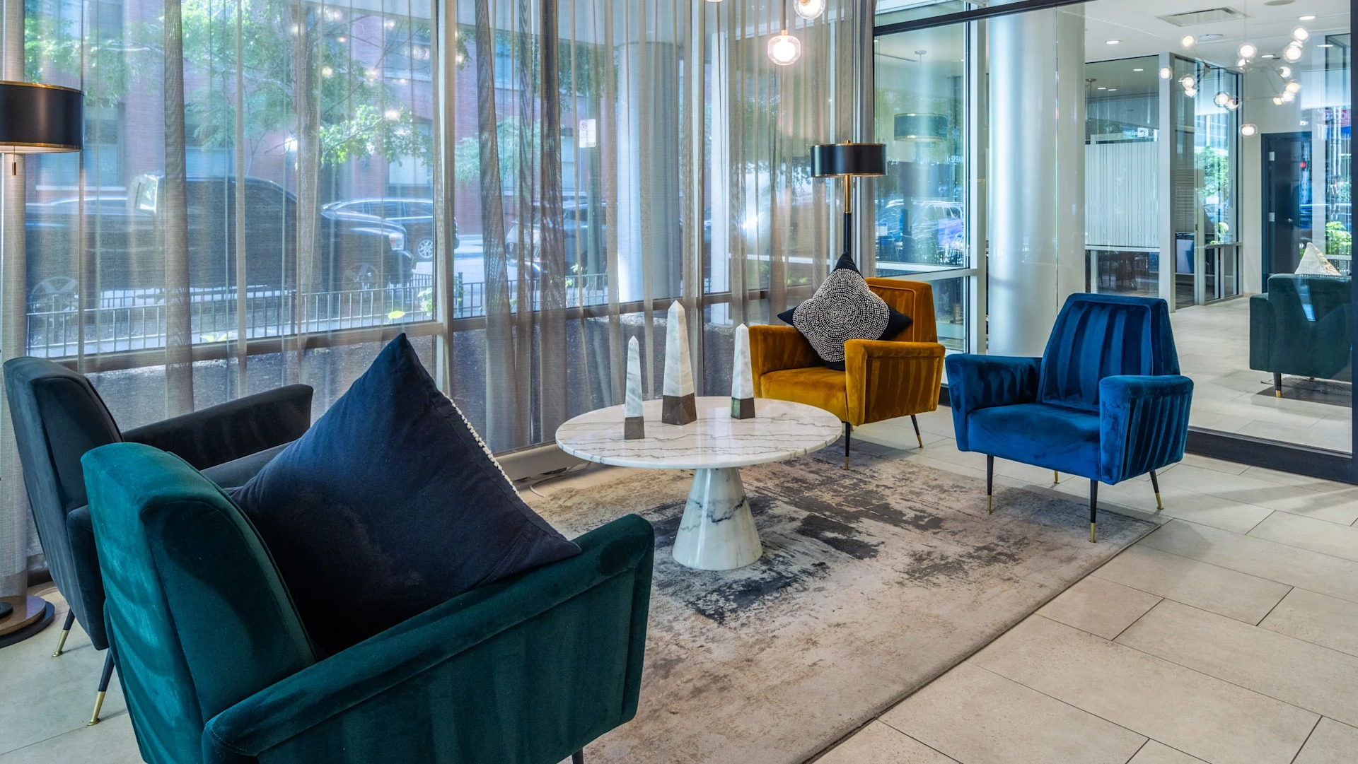 Inviting lobby lounge area with stylish seating, modern light fixtures, and a sophisticated design at Circa 922 in Chicago