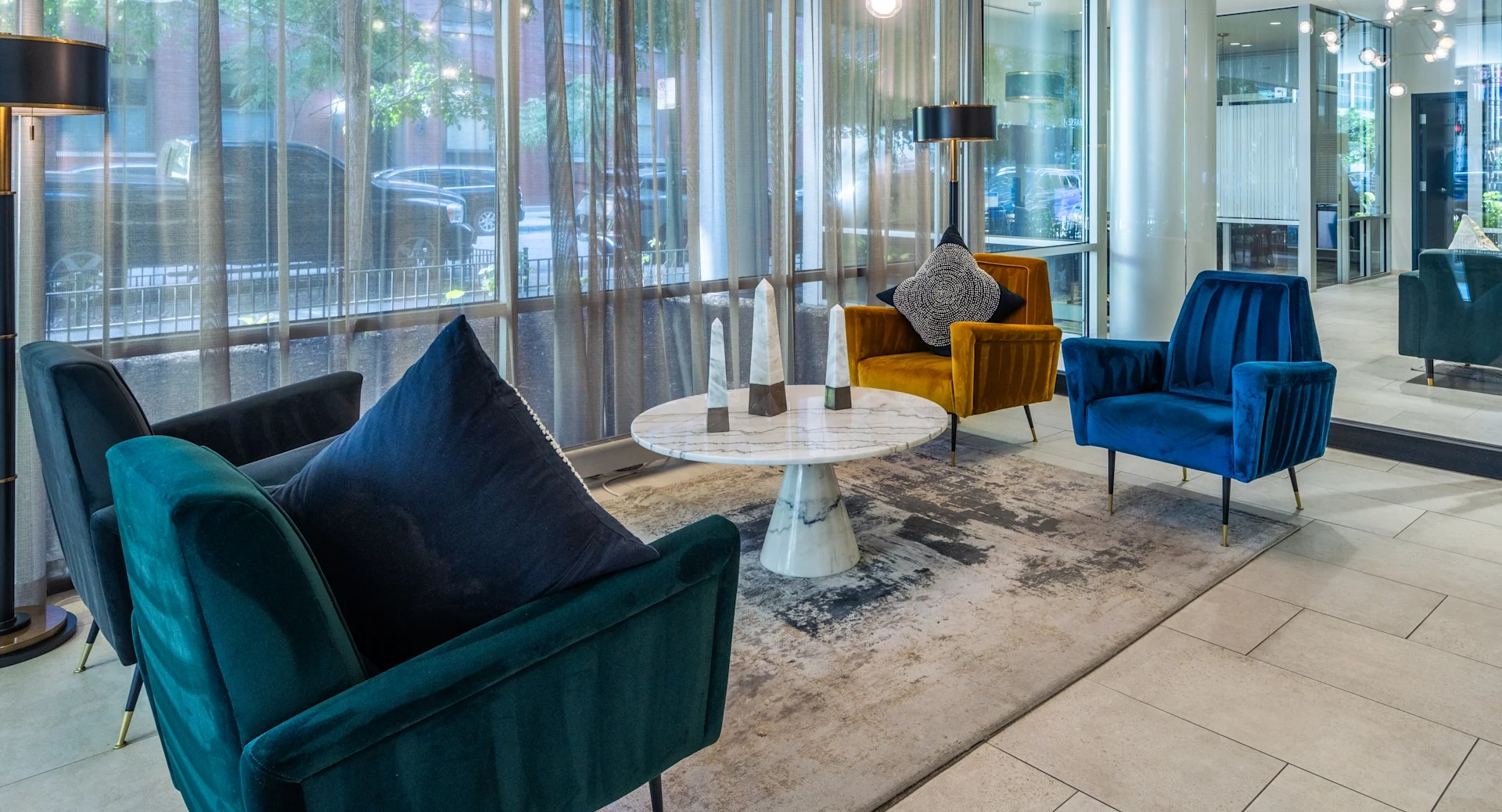 Inviting lobby lounge area with stylish seating, modern light fixtures, and a sophisticated design at Circa 922 in Chicago