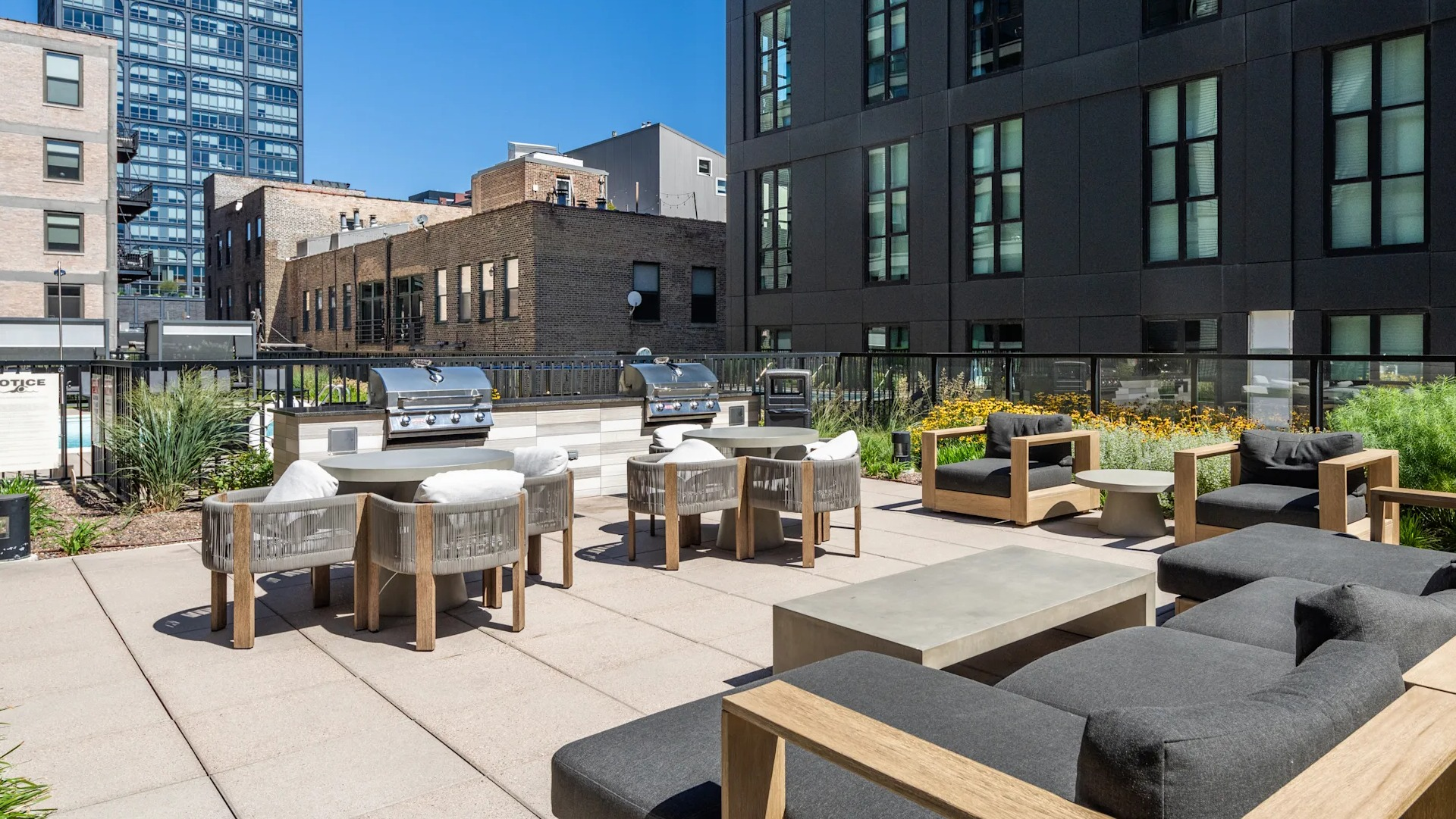 Spacious rooftop terrace with modern outdoor seating areas and multiple grills for residents at Circa 922 in Chicago