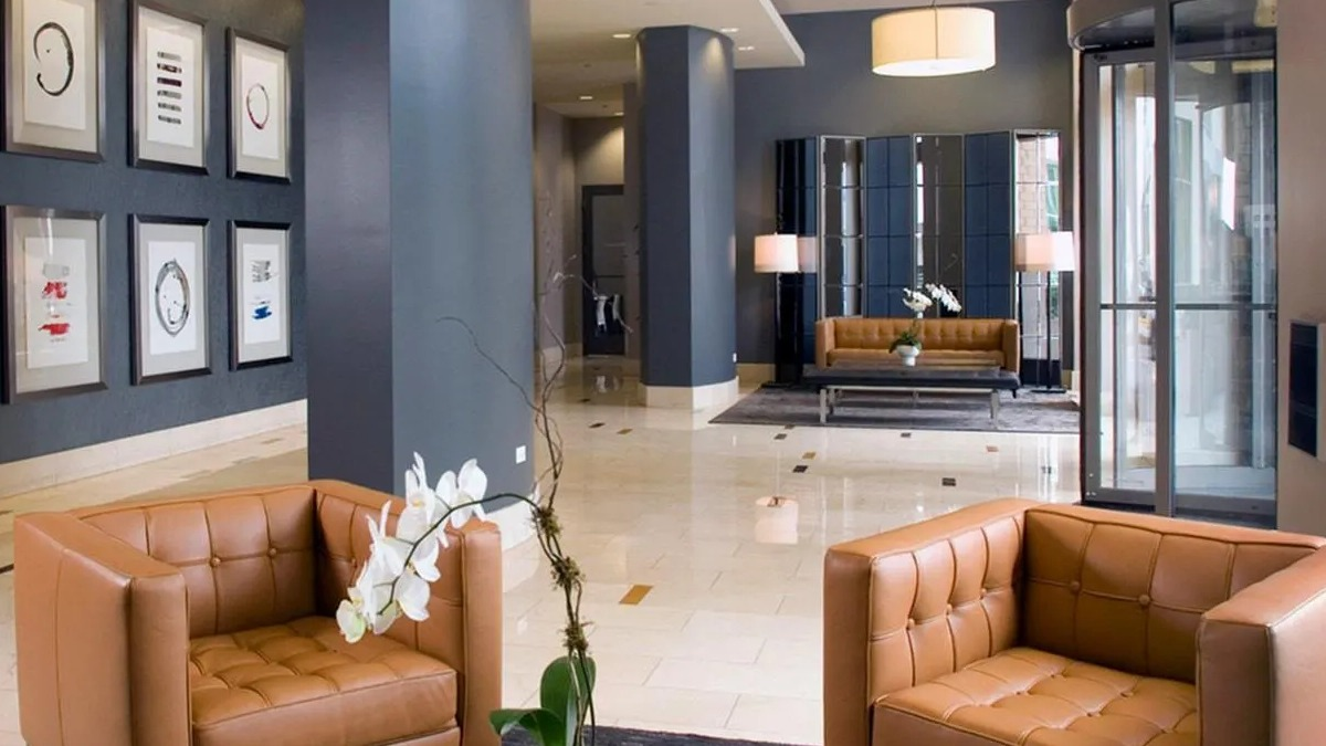 Elegant and spacious lobby lounge area with comfortable leather chairs and modern decor at Echelon at K Station in Chicago