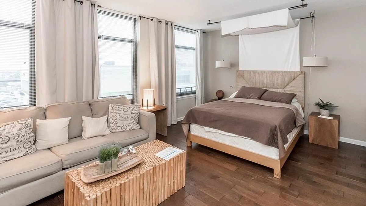 Modern studio apartment showcasing a combined bedroom and living area with contemporary furniture and decor at Echelon at K Station in Chicago
