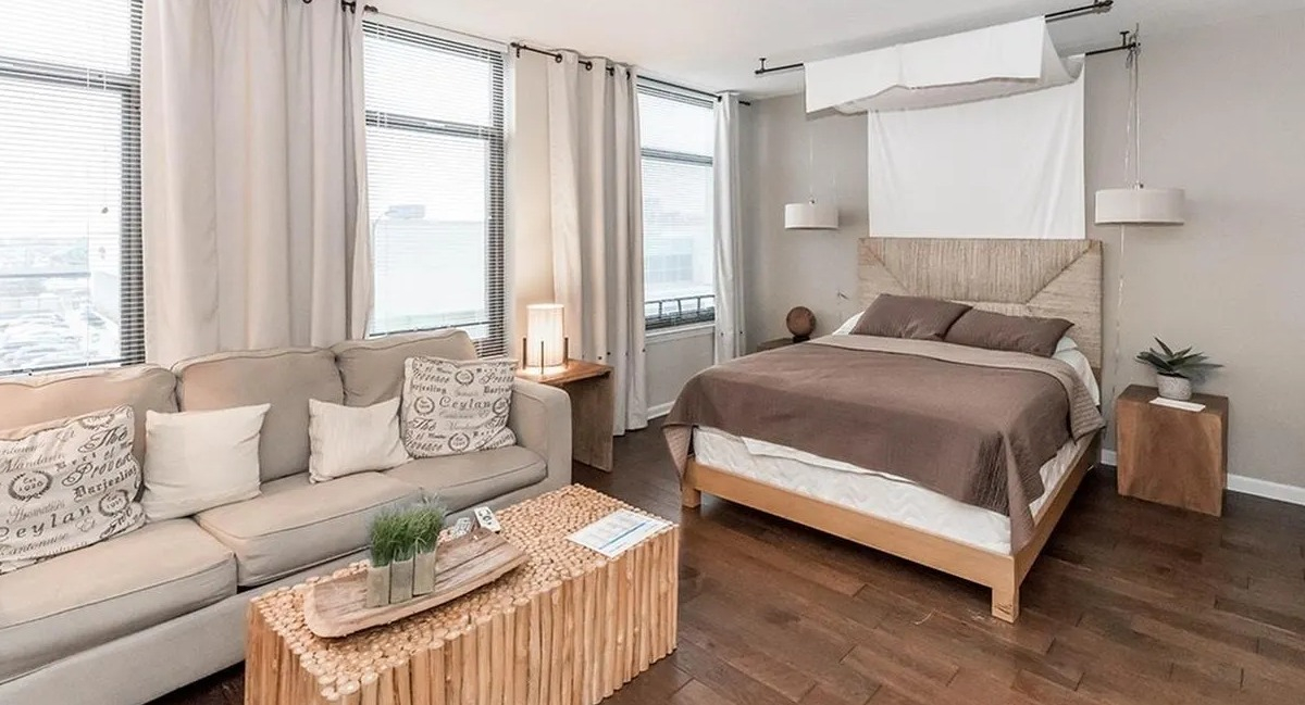 Modern studio apartment showcasing a combined bedroom and living area with contemporary furniture and decor at Echelon at K Station in Chicago