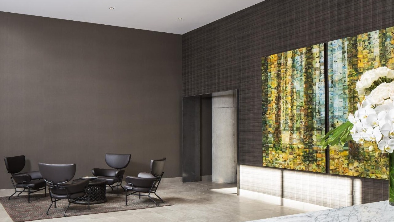 Elegant apartment lobby with comfortable seating, modern artwork, and stylish decor creating a welcoming atmosphere at Eight O Five Apartments in Chicago