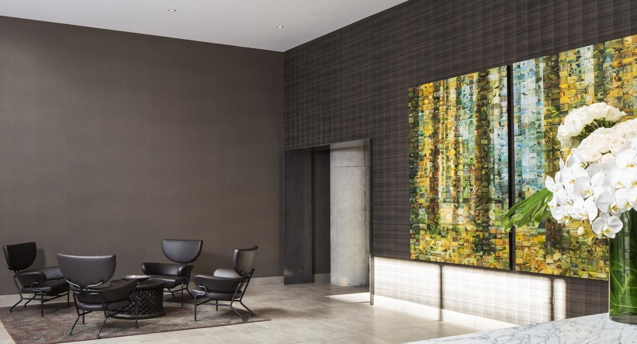 Elegant apartment lobby with comfortable seating, modern artwork, and stylish decor creating a welcoming atmosphere at Eight O Five Apartments in Chicago