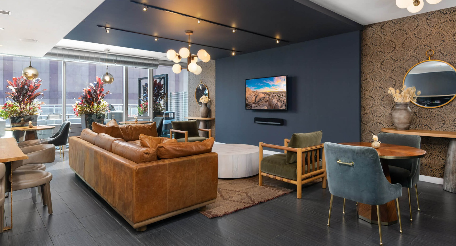 Env Chicago cozy lounge clubroom featuring comfortable seating, stylish decor, and a welcoming ambiance