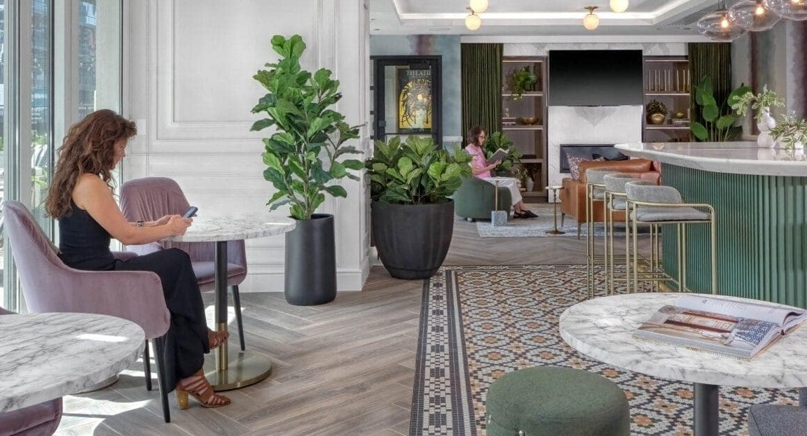 Chic resident lounge and café area at Flair Tower Apartments in Chicago, with stylish seating, modern decor, and a vibrant atmosphere