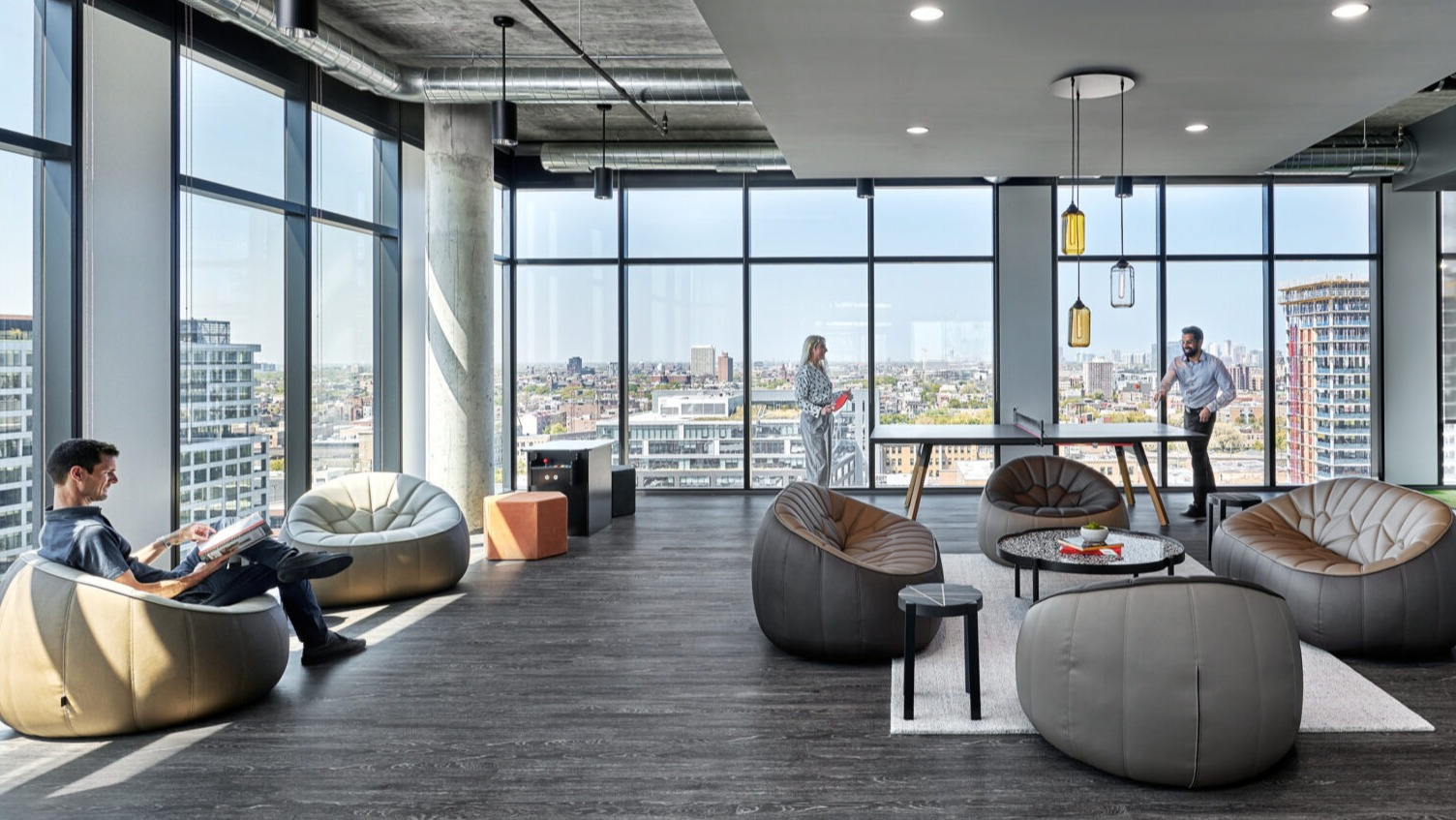 Modern co-working lounge at Fulbrix Apartments in Chicago, offering comfortable seating, city views, and a relaxed atmosphere for productivity