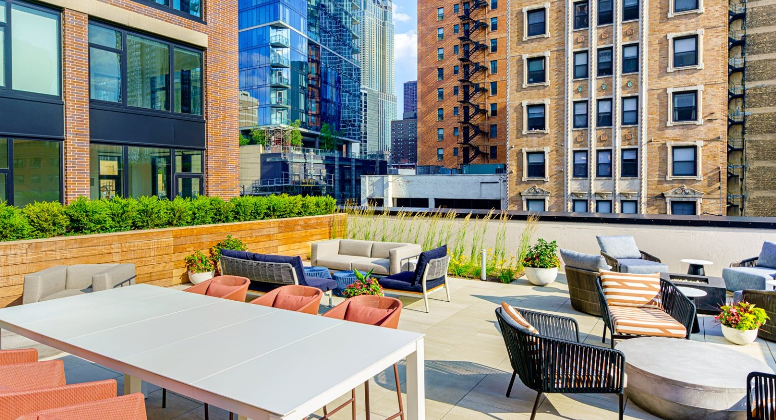 Spacious rooftop patio with various seating areas and impressive city views, perfect for relaxation at Gild apartments in Chicago