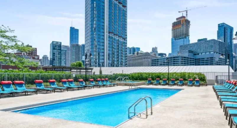 Kingsbury Plaza rooftop pool with lounge chairs, offering refreshing swims and impressive Chicago cityscape views