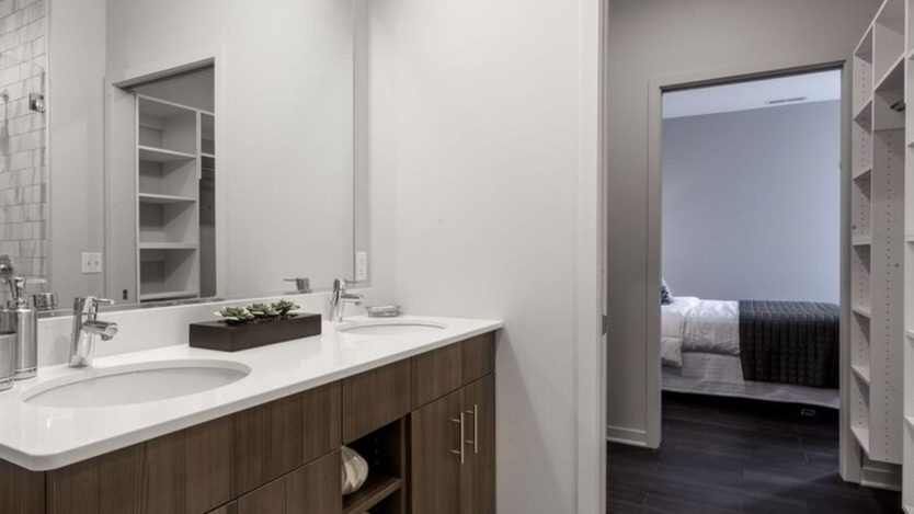 Luxe on Chicago Apartments