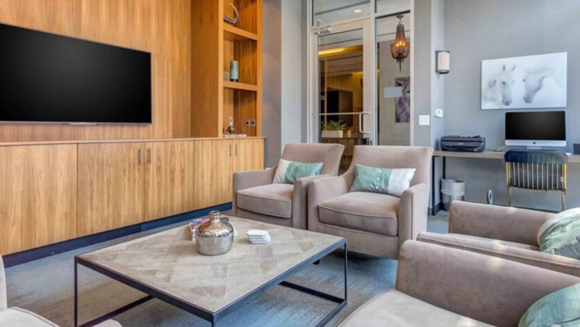 Luxe on Chicago Apartments