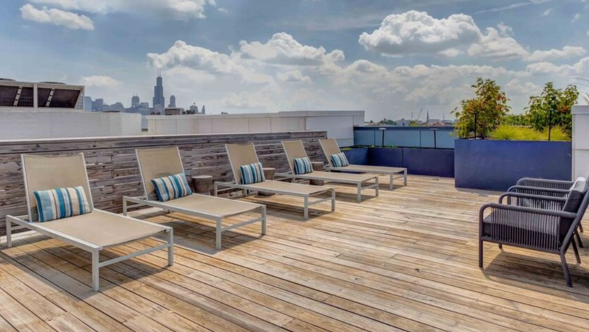 Luxe on Chicago Apartments