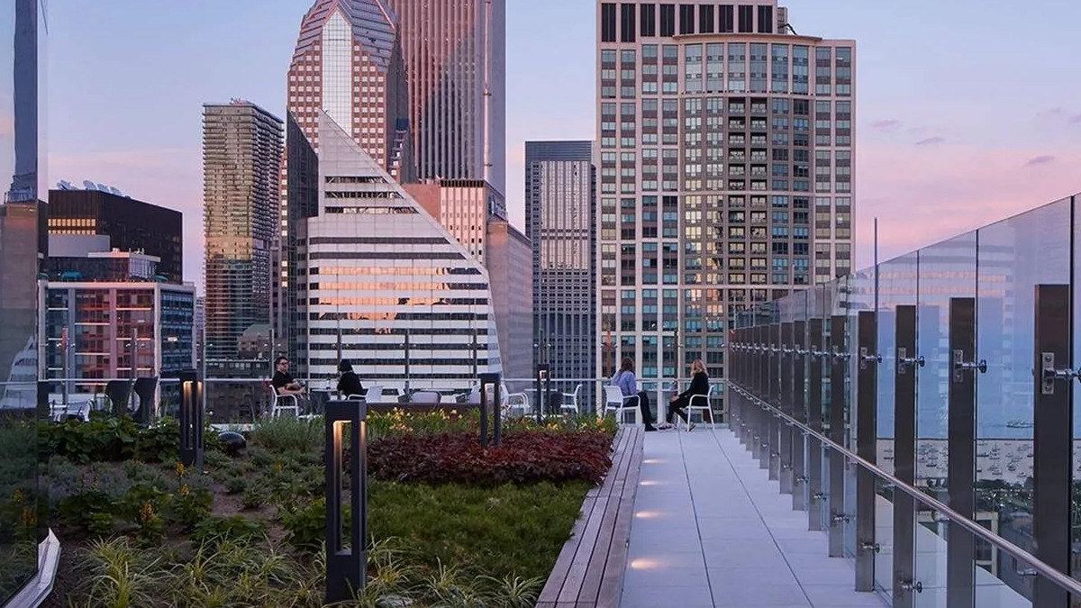 Scenic rooftop terrace with modern landscaping, comfortable seating, and panoramic city skyline views at Marquee at Block 37 in Chicago