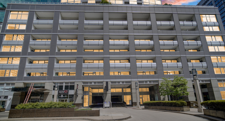 240 E Illinois Street