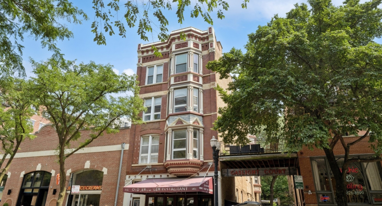 1411 N WELLS Street