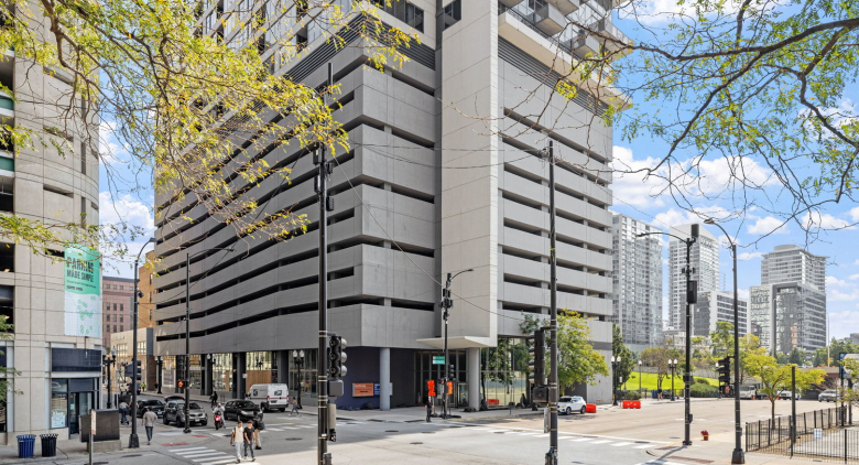 235 W VAN BUREN Street