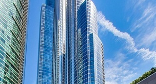 1211 S Prairie Ave. #5400