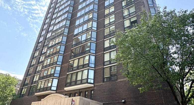 21 W Goethe Street