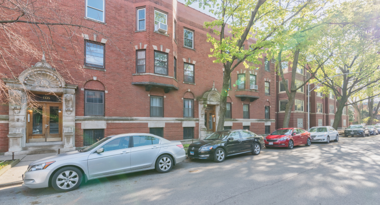 1327 E 52nd Street #302