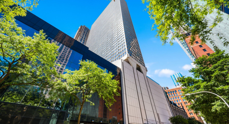 111 E Chestnut Street #21F