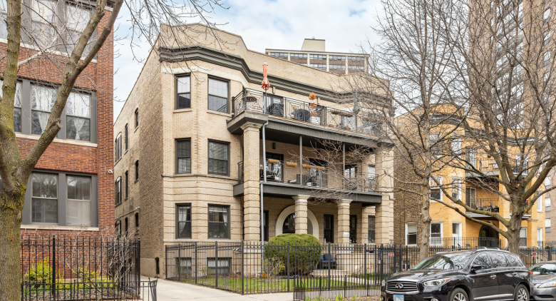 842 W Belle Plaine Avenue