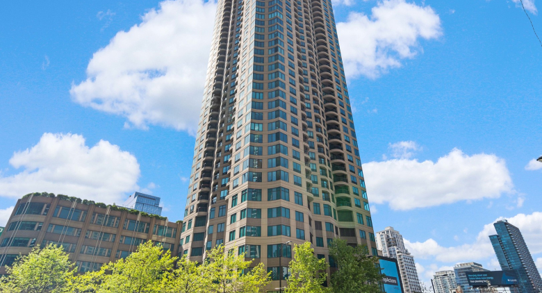400 N LaSalle Street #3305