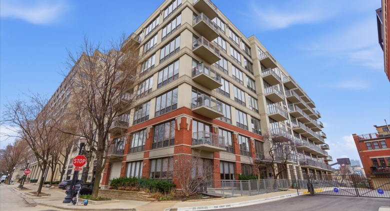 1000 N Kingsbury Street #104