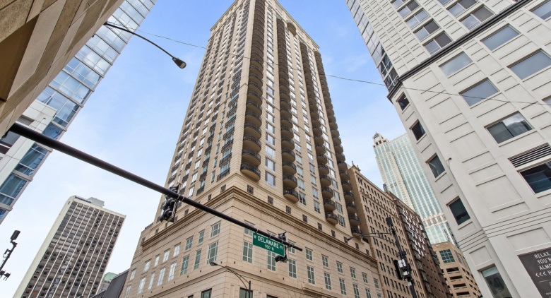 10 E Delaware Place