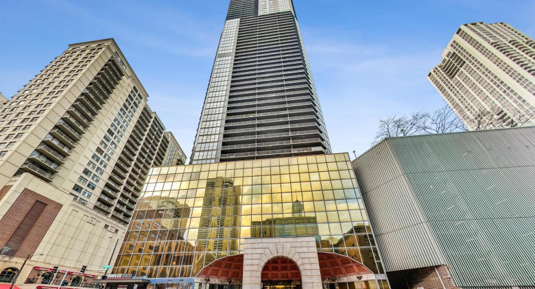 10 E ONTARIO Street #5001-02