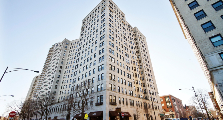 2000 N Lincoln Park West Avenue