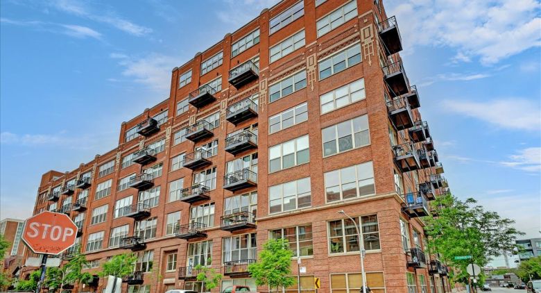 Unit #727 at 1500 W Monroe St.