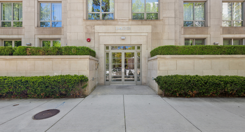 1422 N La Salle Drive