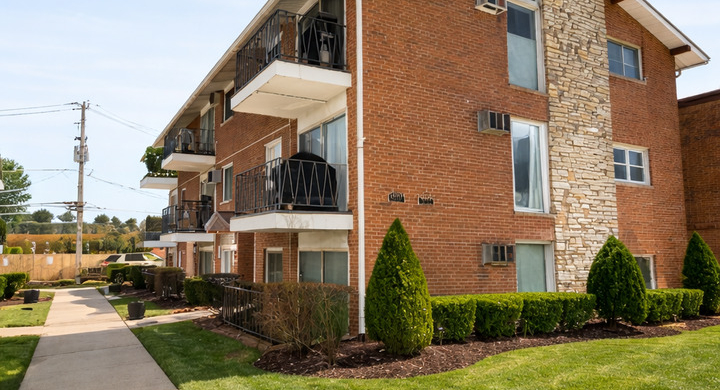 6113 W 64th Place