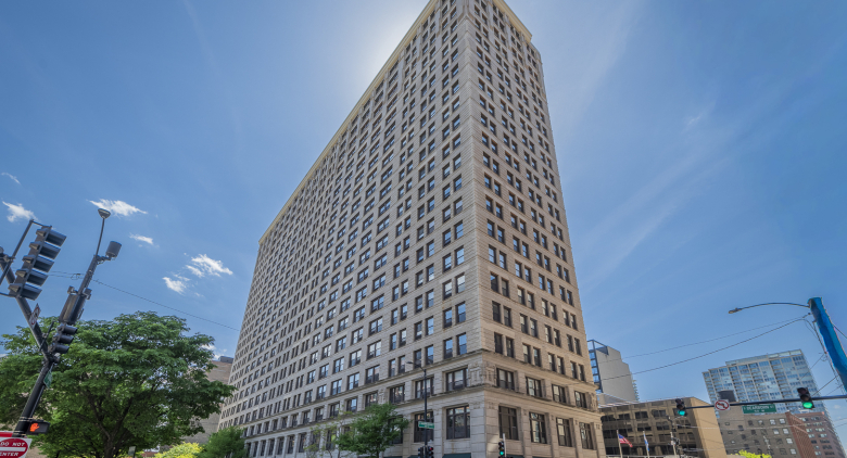 600 S DEARBORN Street
