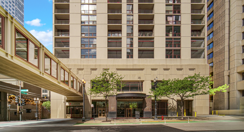 200 N Dearborn Street #4208