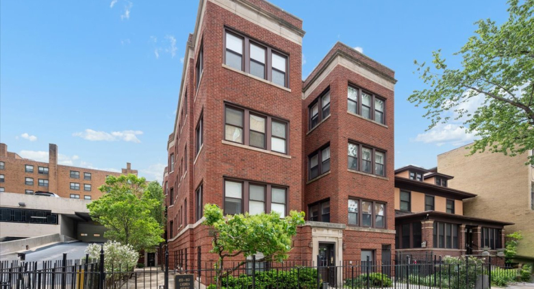 853 W Carmen Avenue