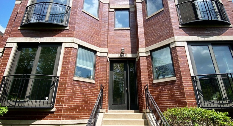 2038 W Iowa Street