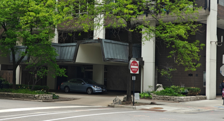201 E Chestnut Street #17C