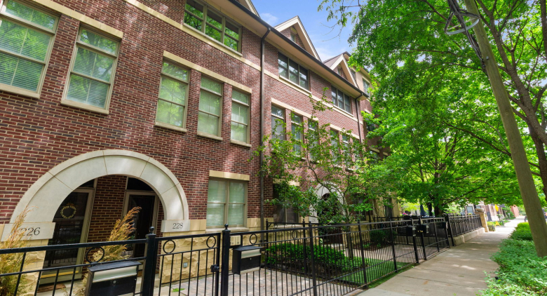 228 E Cullerton Street